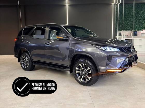 TOYOTA HILUX SW4 2.8 D-4D TURBO DIESEL DIAMOND 7L 4X4 AUTOMÁTICO